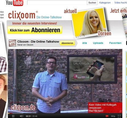 Christoph Krachten bei der Anmoderation, dahinter läuft InVideo Werbung mit Samsung